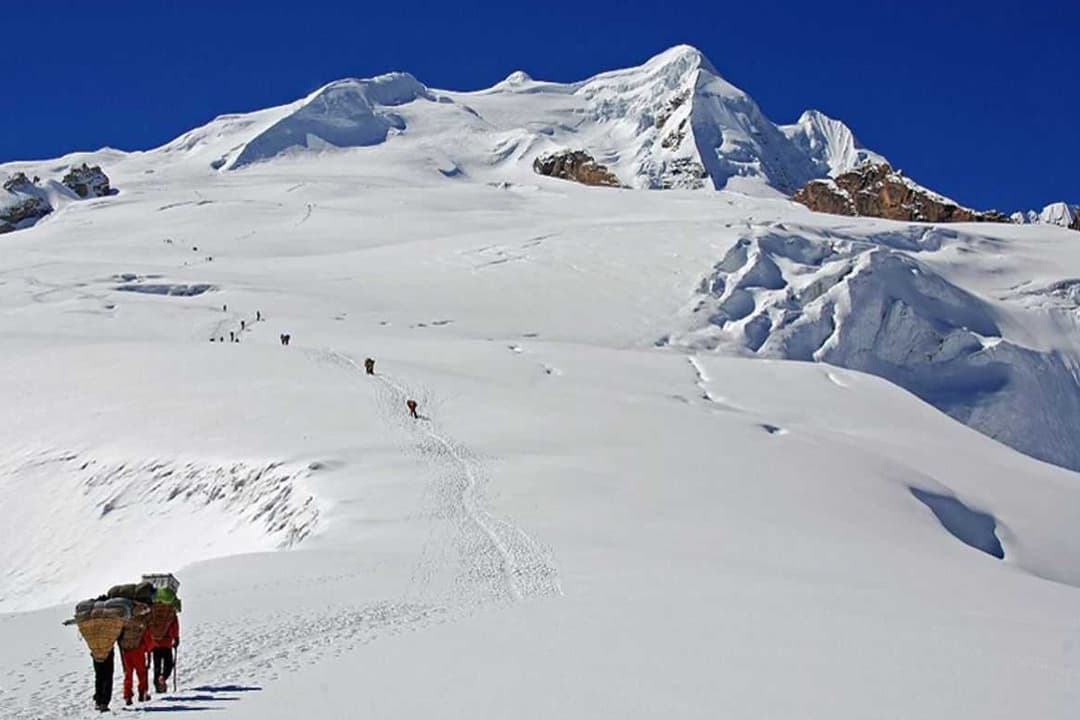 Chulu East Peak Climbing