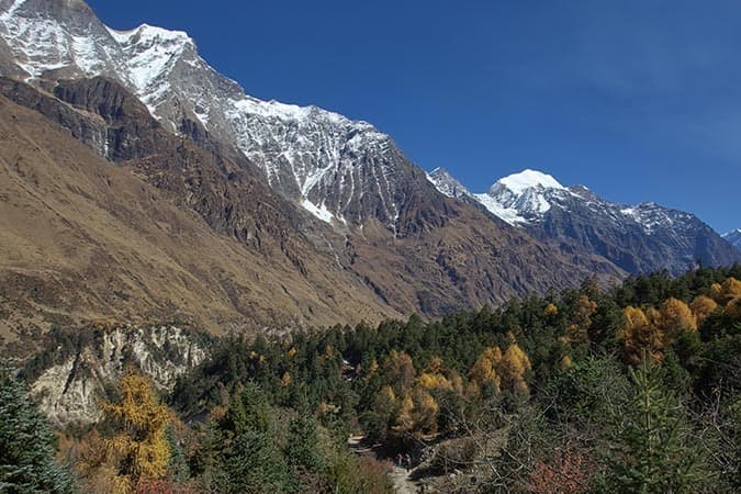 How long is Manaslu Trek?