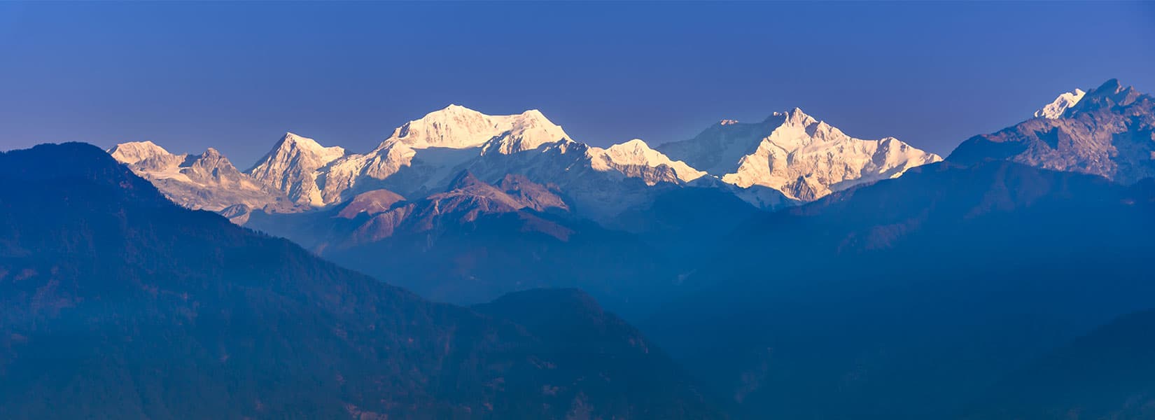 Best Time to Trek Kanchenjunga  Banner