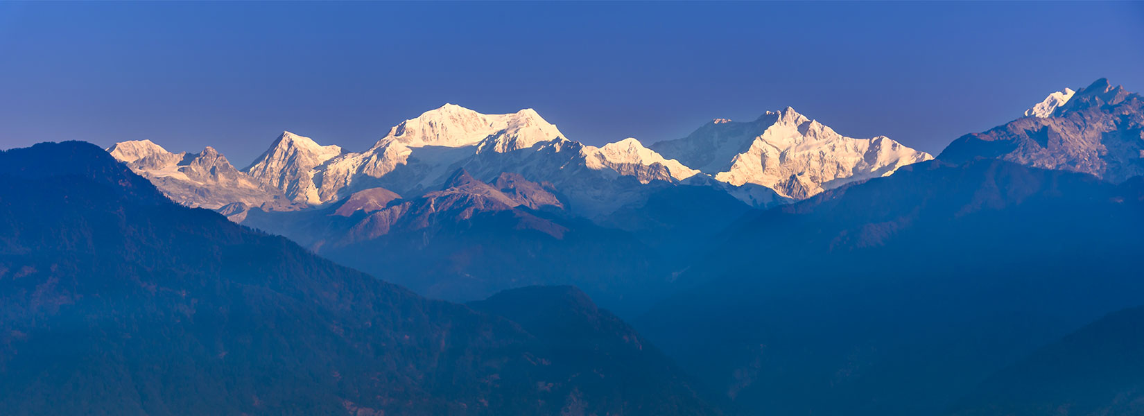 Best Time to Trek Kanchenjunga  Banner