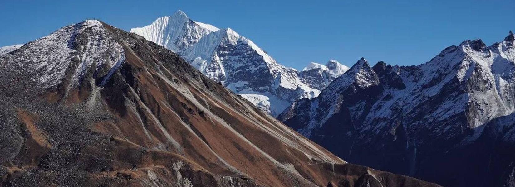 Kyanjin Ri (4773m) banner Popular HillTop Standing Aside Kyanjin Gumba